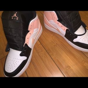 AIR JORDAN 1 MID 'ARCTIC ORANGE' size 8.5 men's gently used